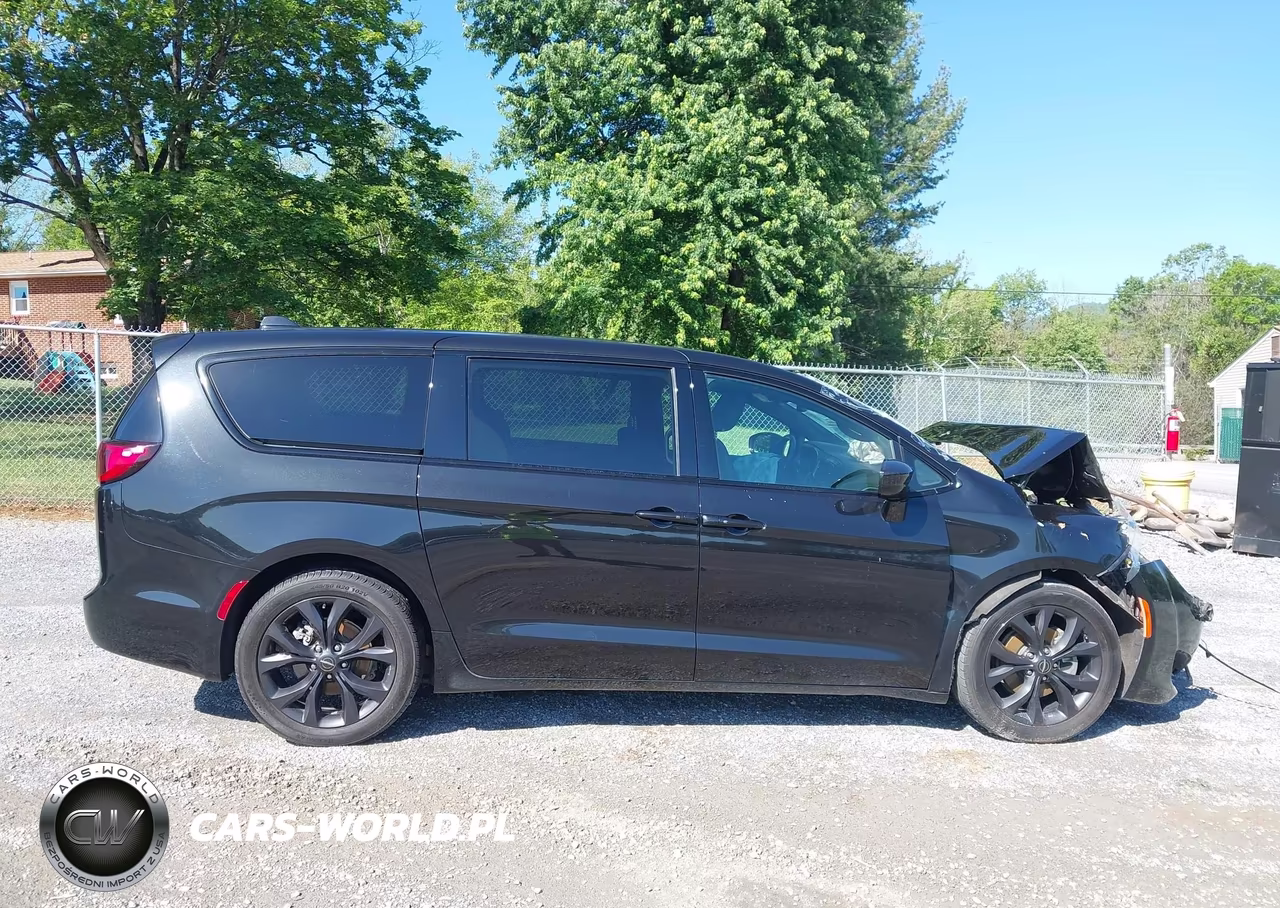 2020 Chrysler Pacifica Touring VIN:2C4RC1FG0LR150001 - 14