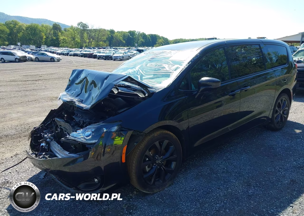 2020 Chrysler Pacifica Touring VIN:2C4RC1FG0LR150001 - 2
