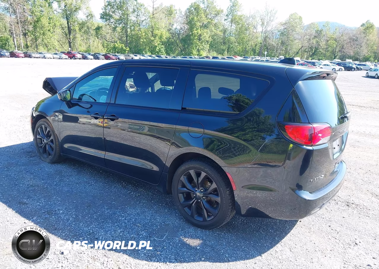 2020 Chrysler Pacifica Touring VIN:2C4RC1FG0LR150001 - 3