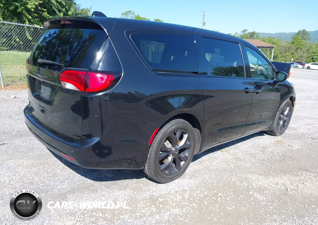 2020 Chrysler Pacifica Touring VIN:2C4RC1FG0LR150001 - 4