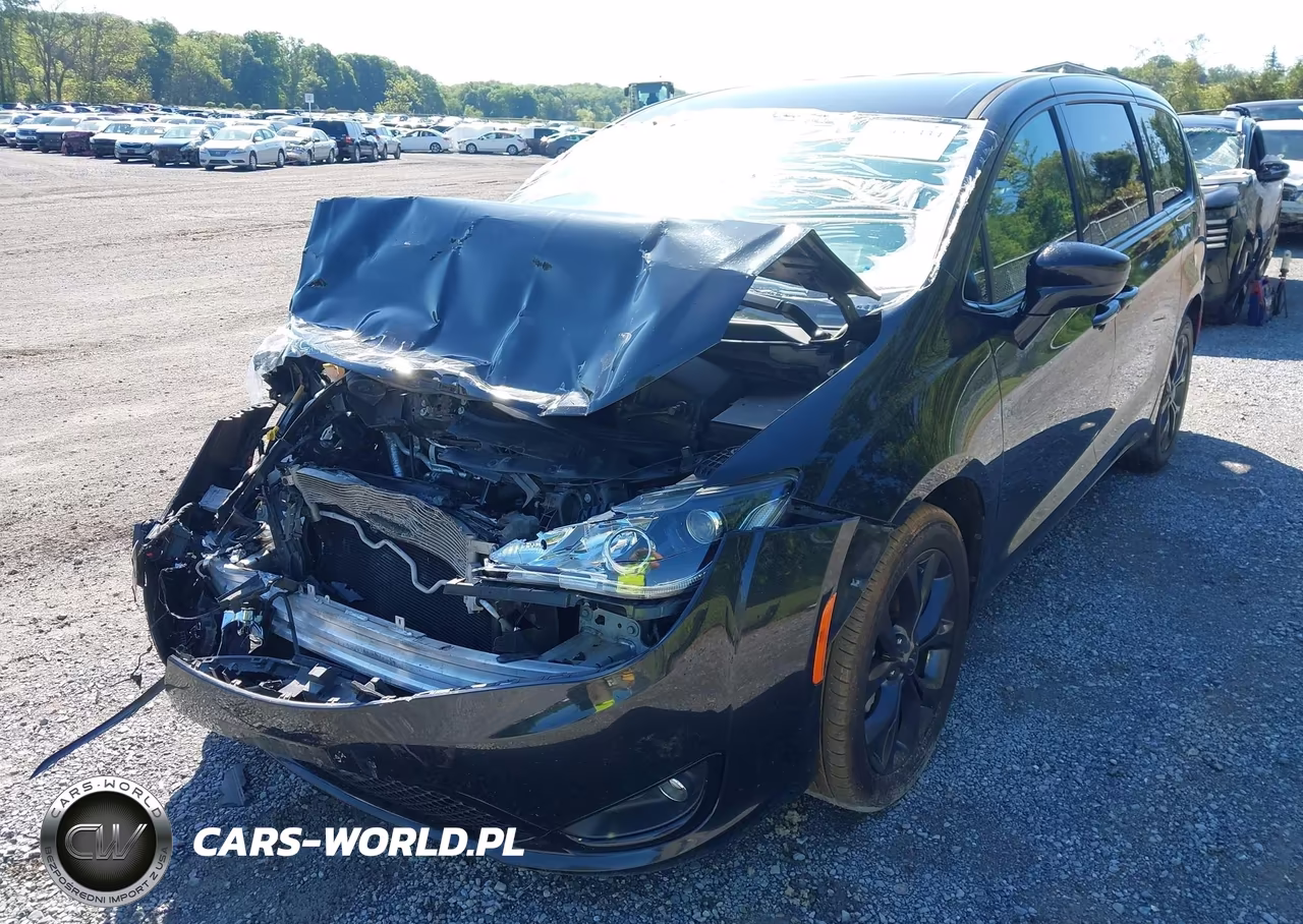 2020 Chrysler Pacifica Touring VIN:2C4RC1FG0LR150001 - 6