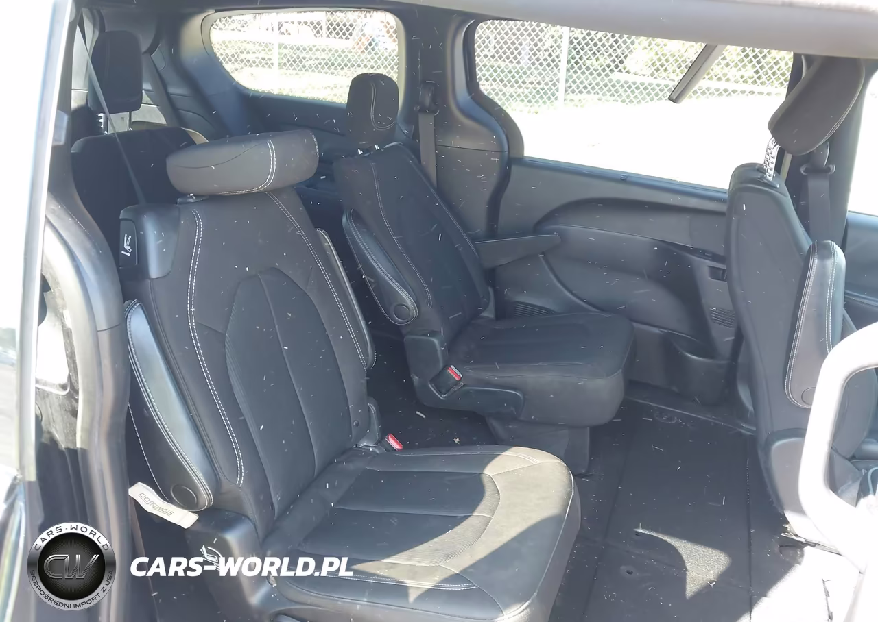 2020 Chrysler Pacifica Touring VIN:2C4RC1FG0LR150001 - 8