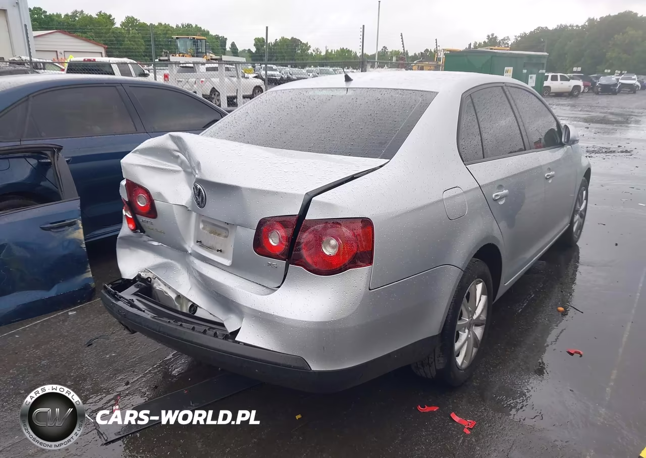 2010 Volkswagen Jetta Limited Edition VIN:3VWRX7AJ7AM110798 - 4