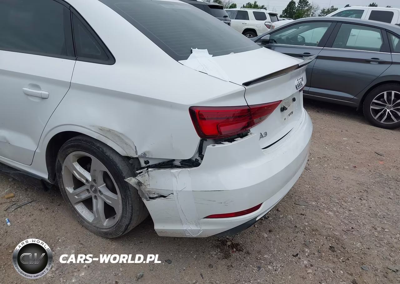 2017 Audi A3 2.0T Premium VIN:WAUAUGFF4H1067300 - 6