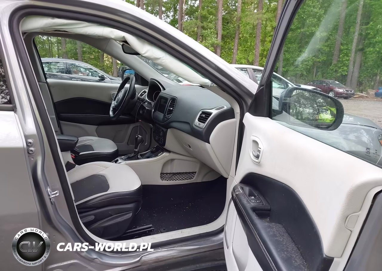 2019 Jeep Compass Latitude 4X4 VIN:3C4NJDBB8KT659197 - 5