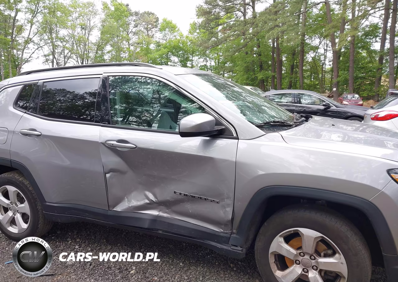 2019 Jeep Compass Latitude 4X4 VIN:3C4NJDBB8KT659197 - 6