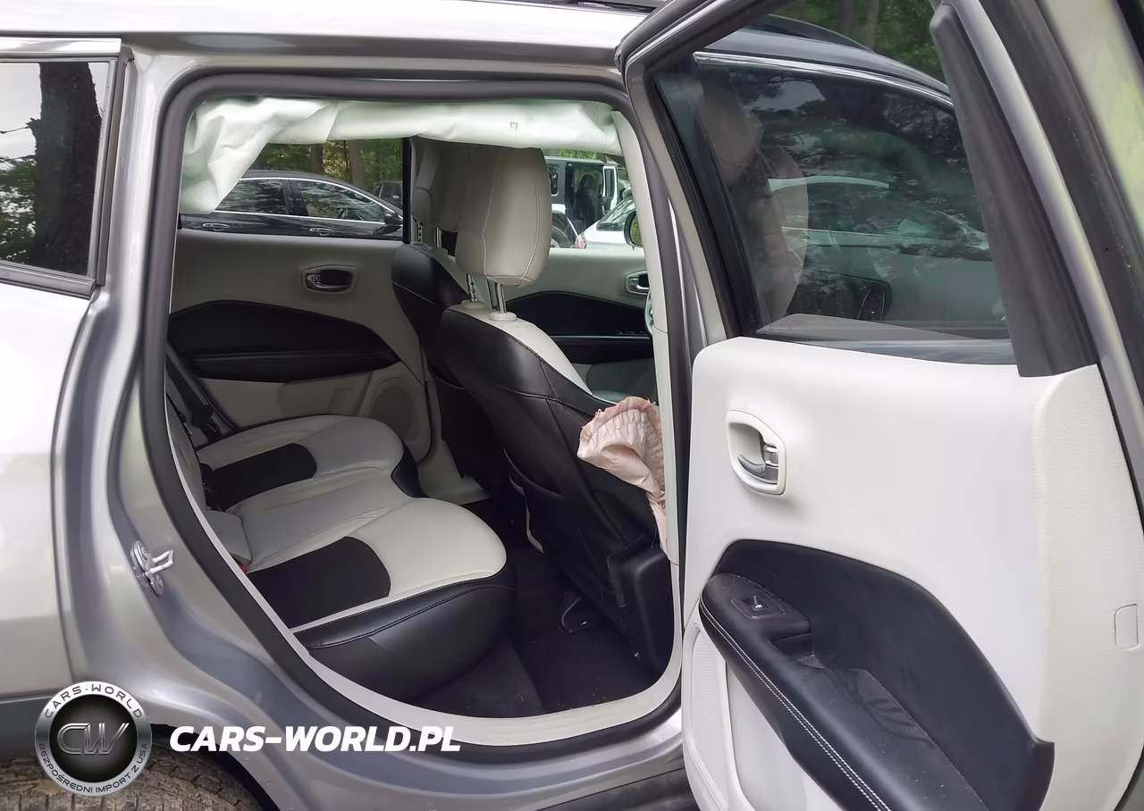 2019 Jeep Compass Latitude 4X4 VIN:3C4NJDBB8KT659197 - 8