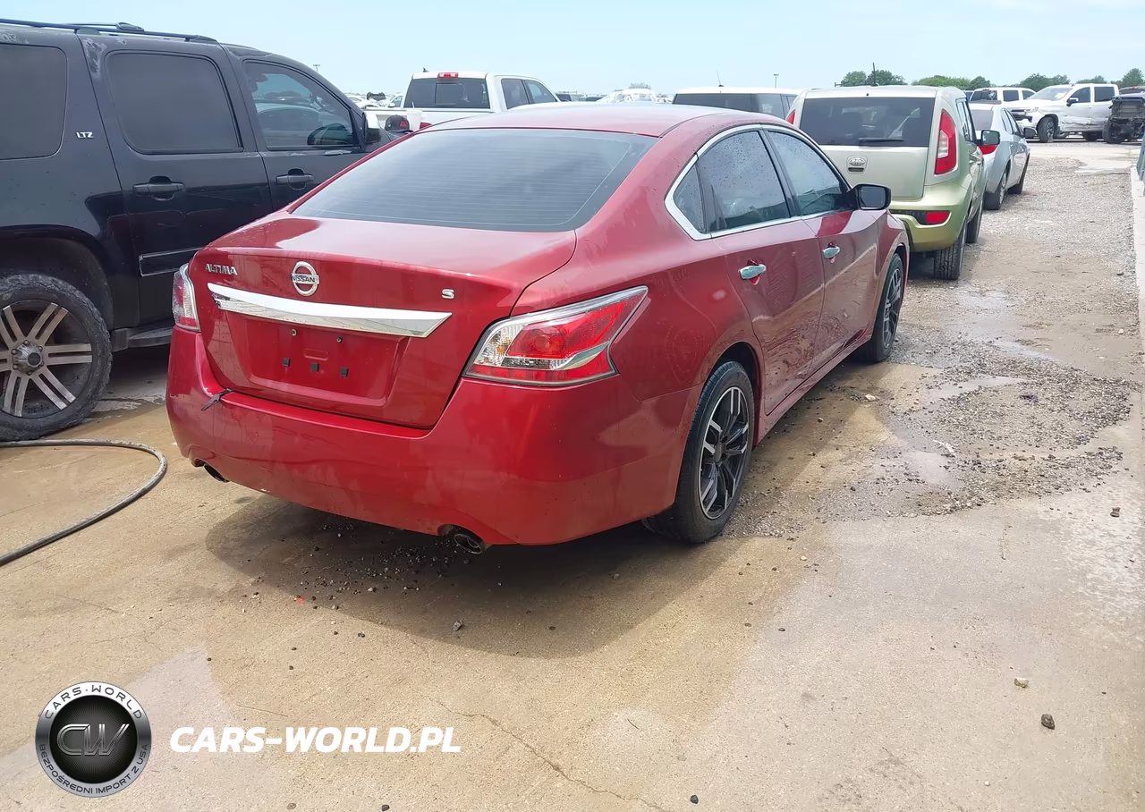 2015 Nissan Altima 2.5 S VIN:1N4AL3AP4FN366313 - 4