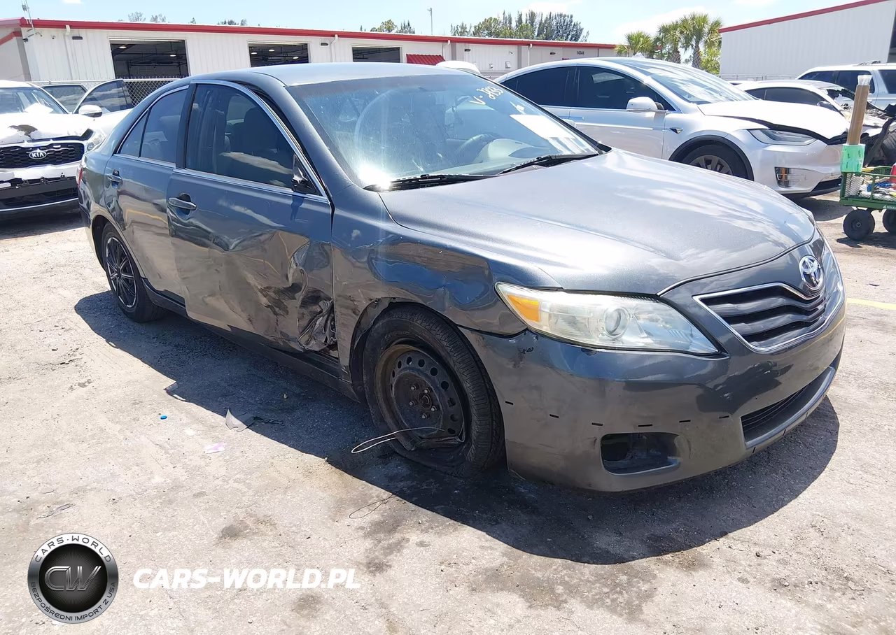 2010 Toyota Camry Le – zdjęcie 1 z 15