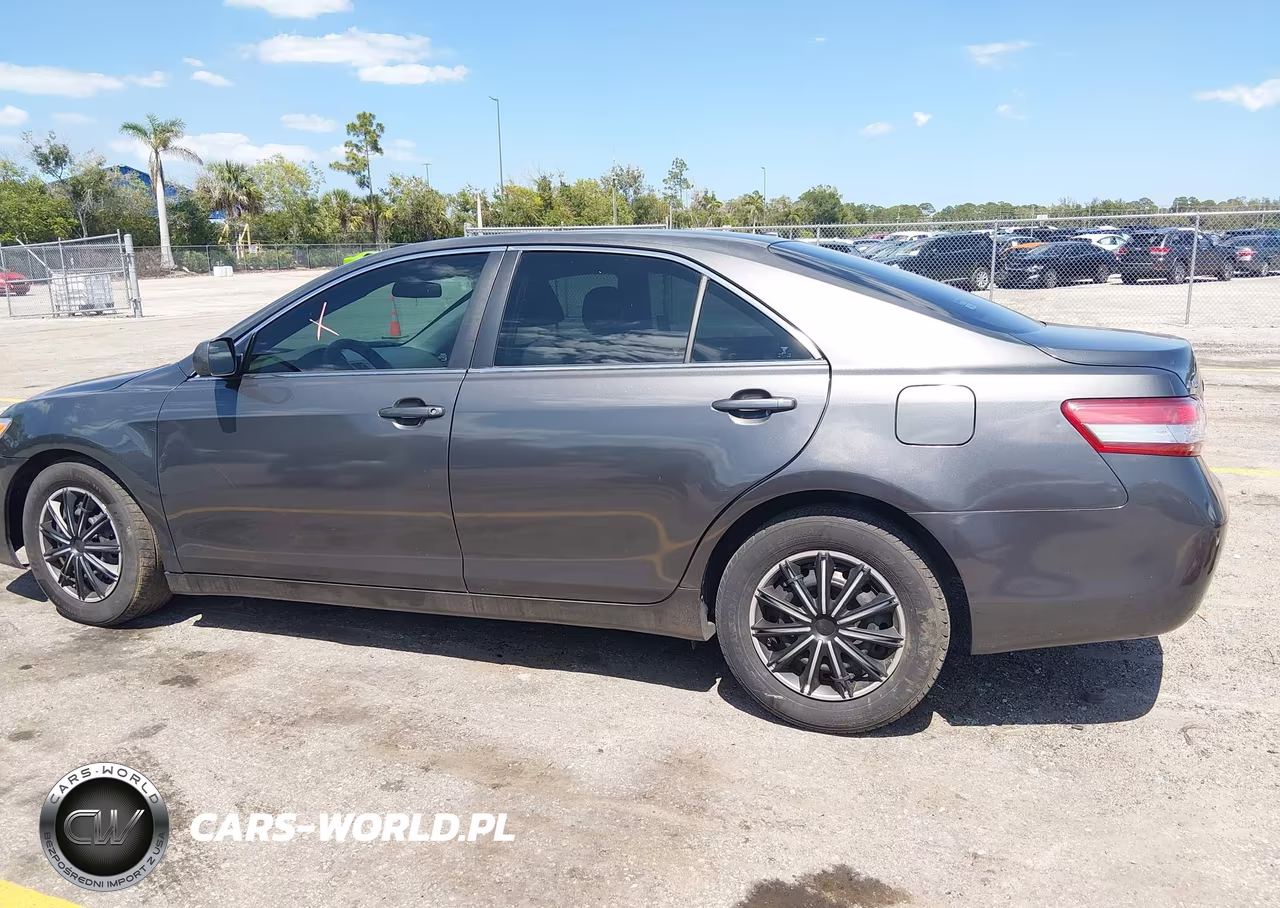 2010 Toyota Camry Le VIN:4T1BF3EK9AU012933 - 13