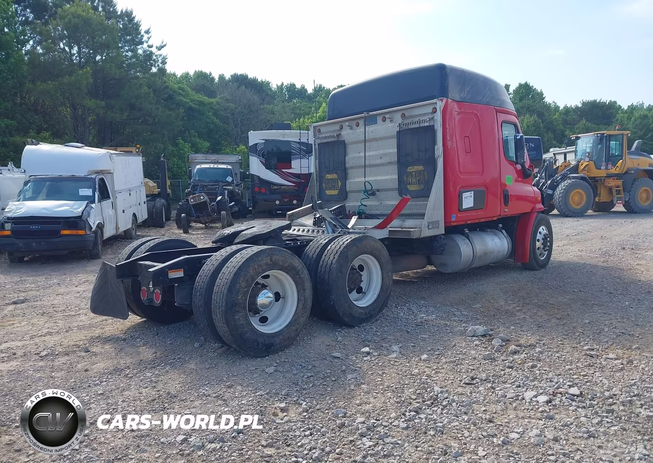 2015 Freightliner Cascadia 113 VIN:3AKJGHDV8FSGJ1745 - 4