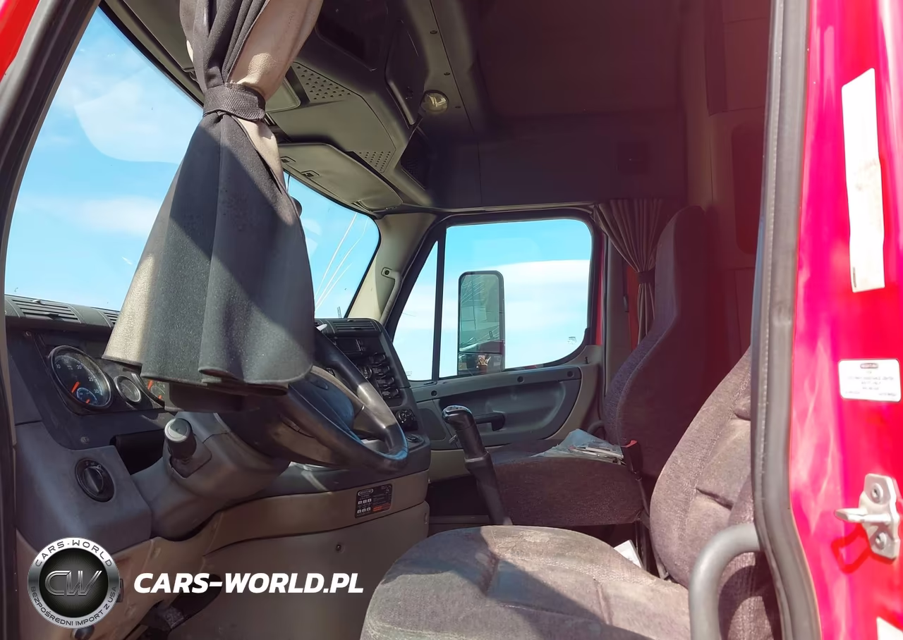 2015 Freightliner Cascadia 113 VIN:3AKJGHDV8FSGJ1745 - 8