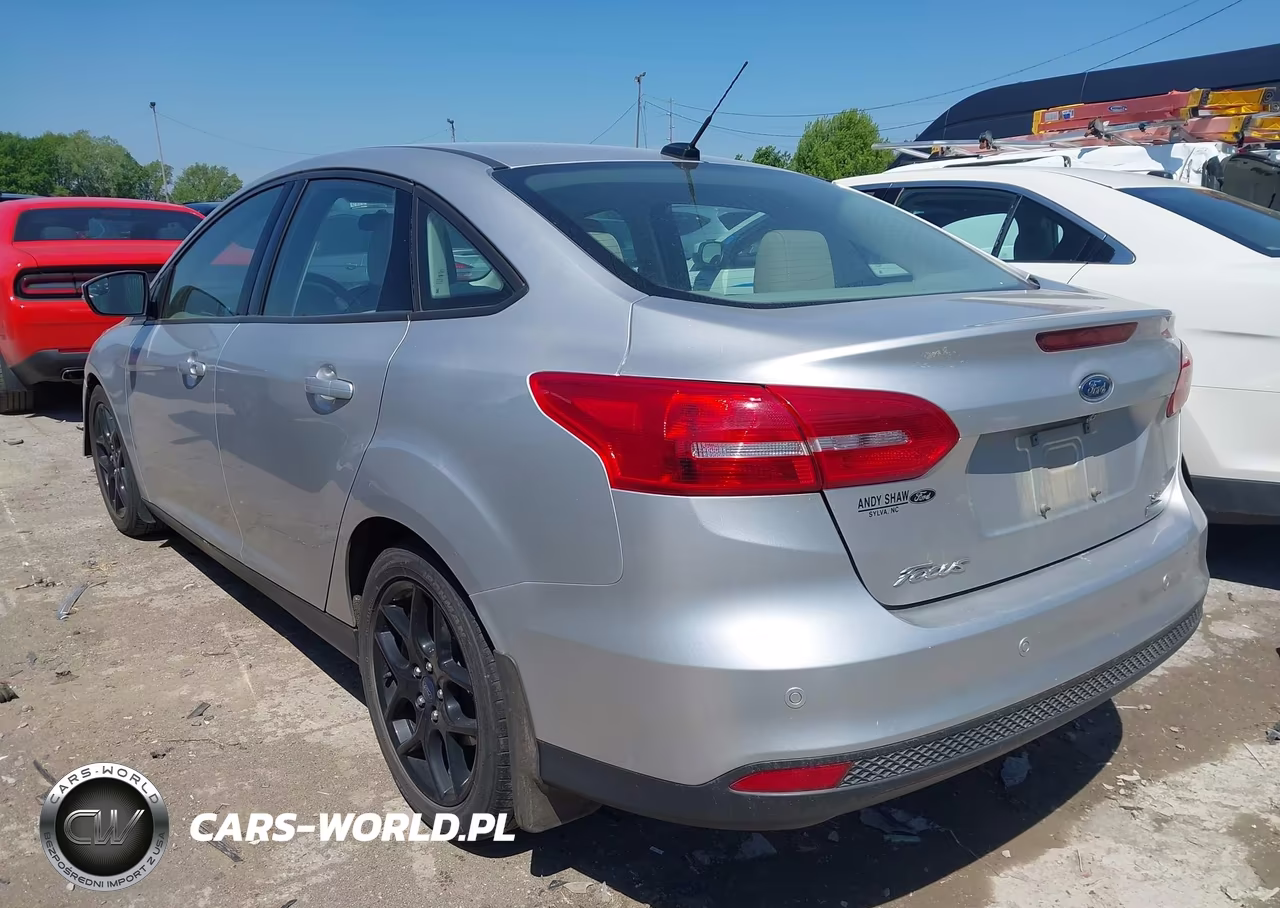 2016 Ford Focus Se VIN:1FADP3FE5GL287707 - 3