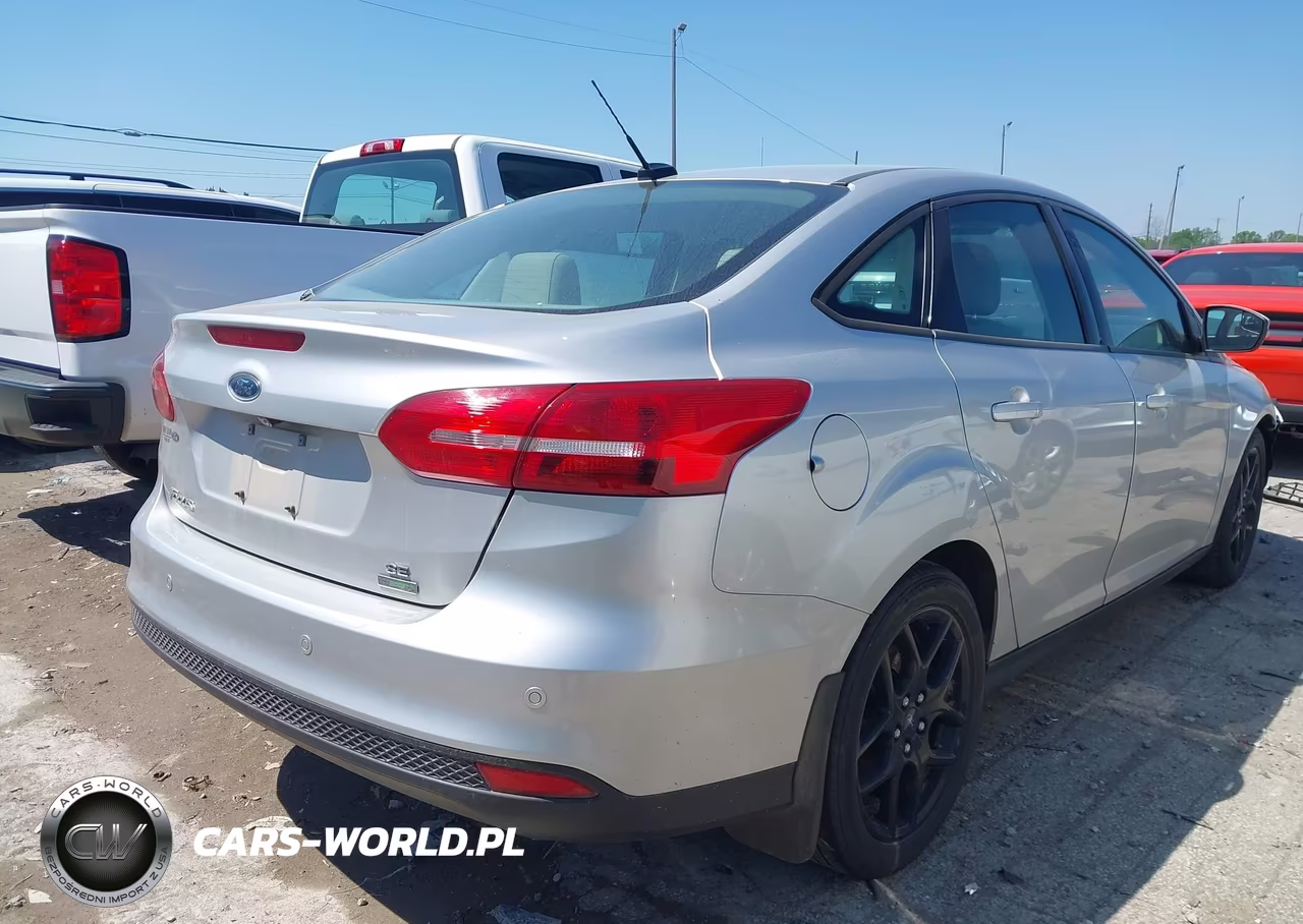 2016 Ford Focus Se VIN:1FADP3FE5GL287707 - 4