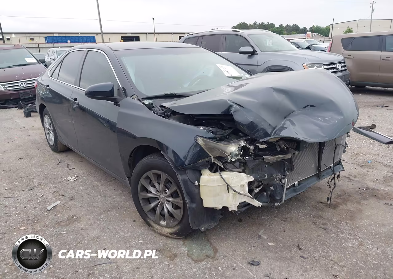 2015 Toyota Camry Le – zdjęcie 1 z 17