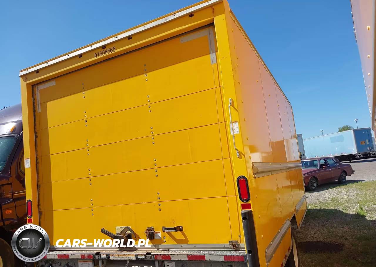2018 GMC Savana Cutaway Work Van VIN:7GZ37TCG3JN902054 - 4
