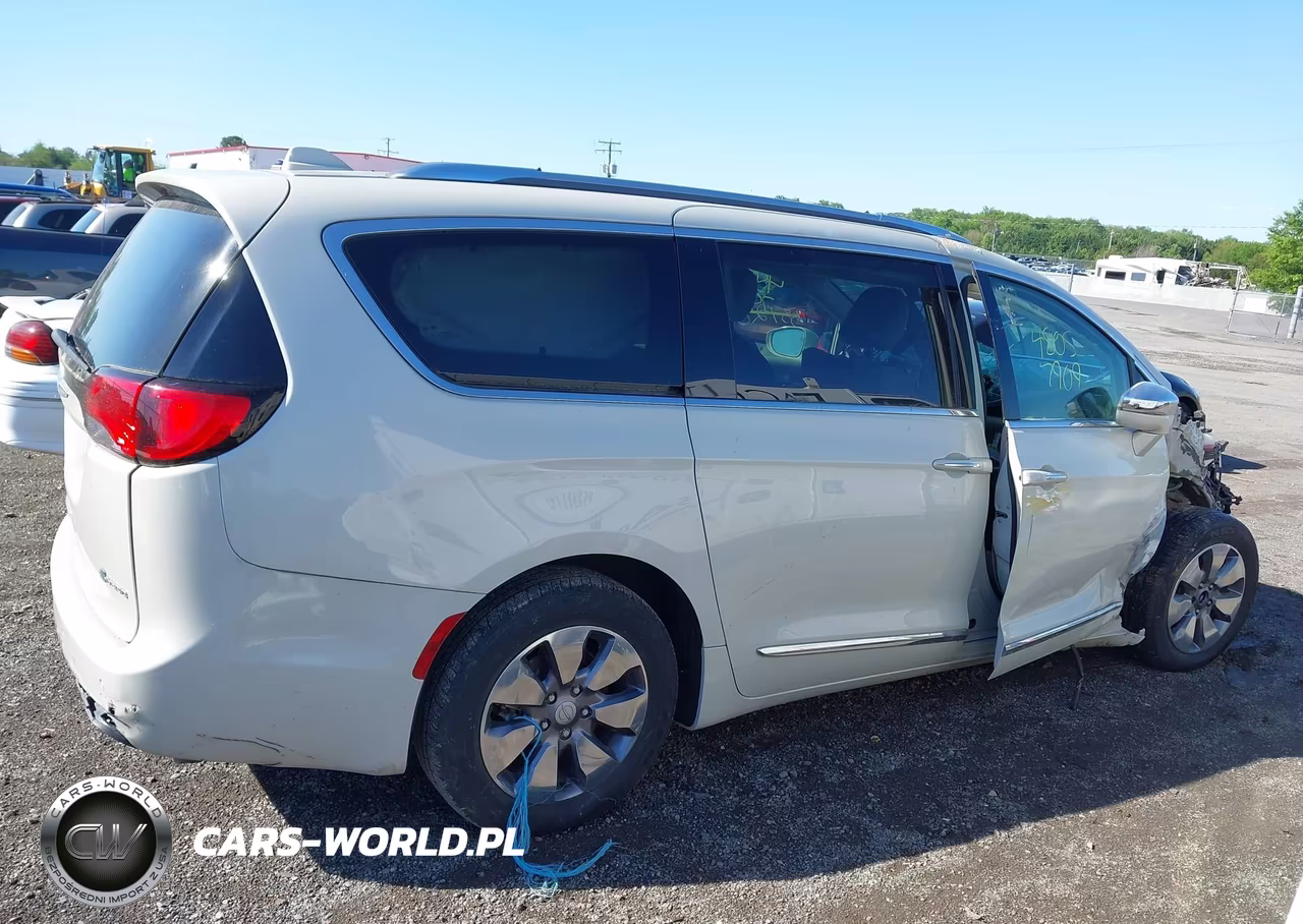 2019 Chrysler Pacifica Hybrid Limited VIN:2C4RC1N7XKR590890 - 14