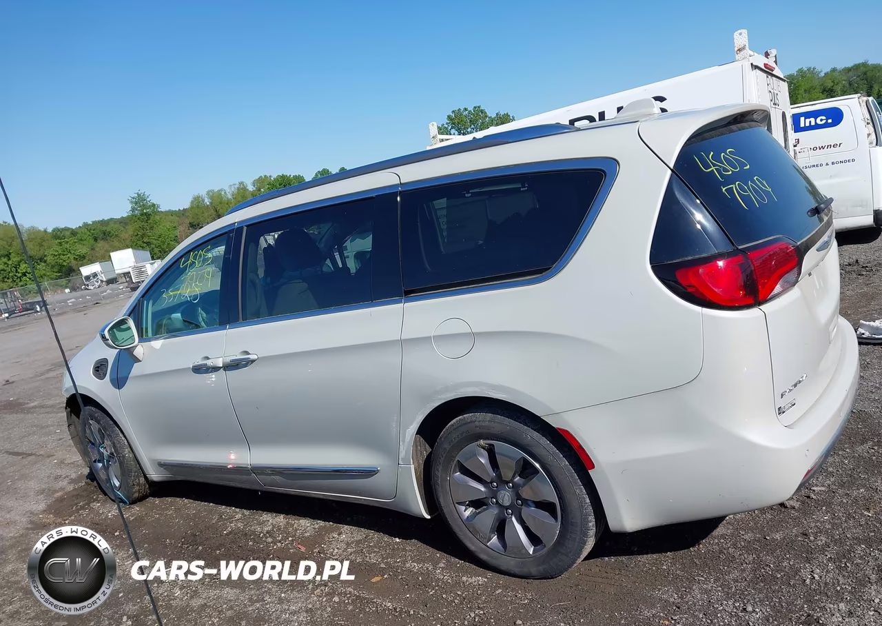 2019 Chrysler Pacifica Hybrid Limited VIN:2C4RC1N7XKR590890 - 15