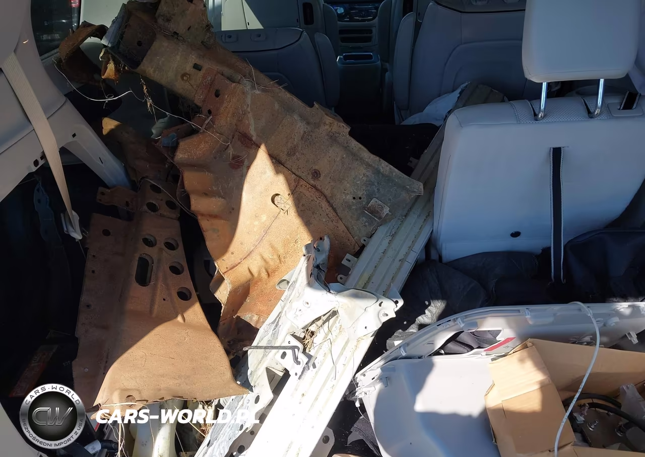 2019 Chrysler Pacifica Hybrid Limited VIN:2C4RC1N7XKR590890 - 21