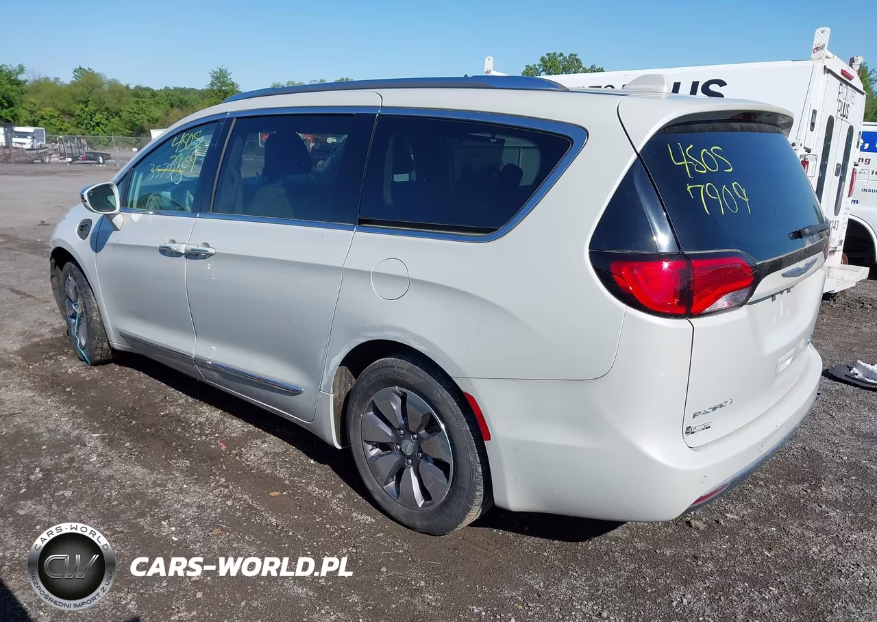 2019 Chrysler Pacifica Hybrid Limited VIN:2C4RC1N7XKR590890 - 3