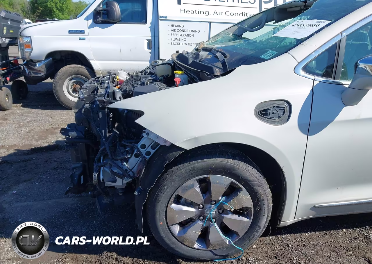 2019 Chrysler Pacifica Hybrid Limited VIN:2C4RC1N7XKR590890 - 6