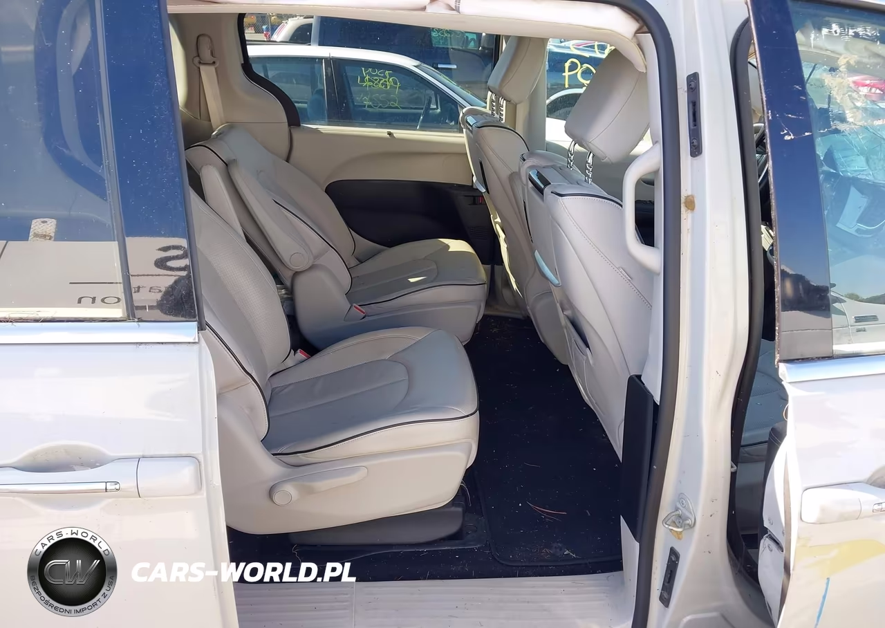 2019 Chrysler Pacifica Hybrid Limited VIN:2C4RC1N7XKR590890 - 8