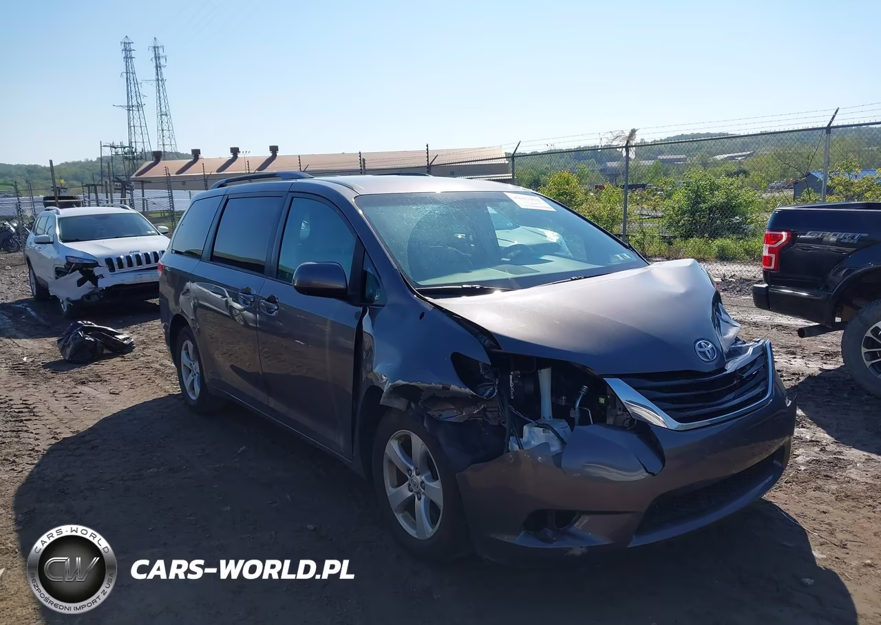 2013 Toyota Sienna Le V6 8 Passenger