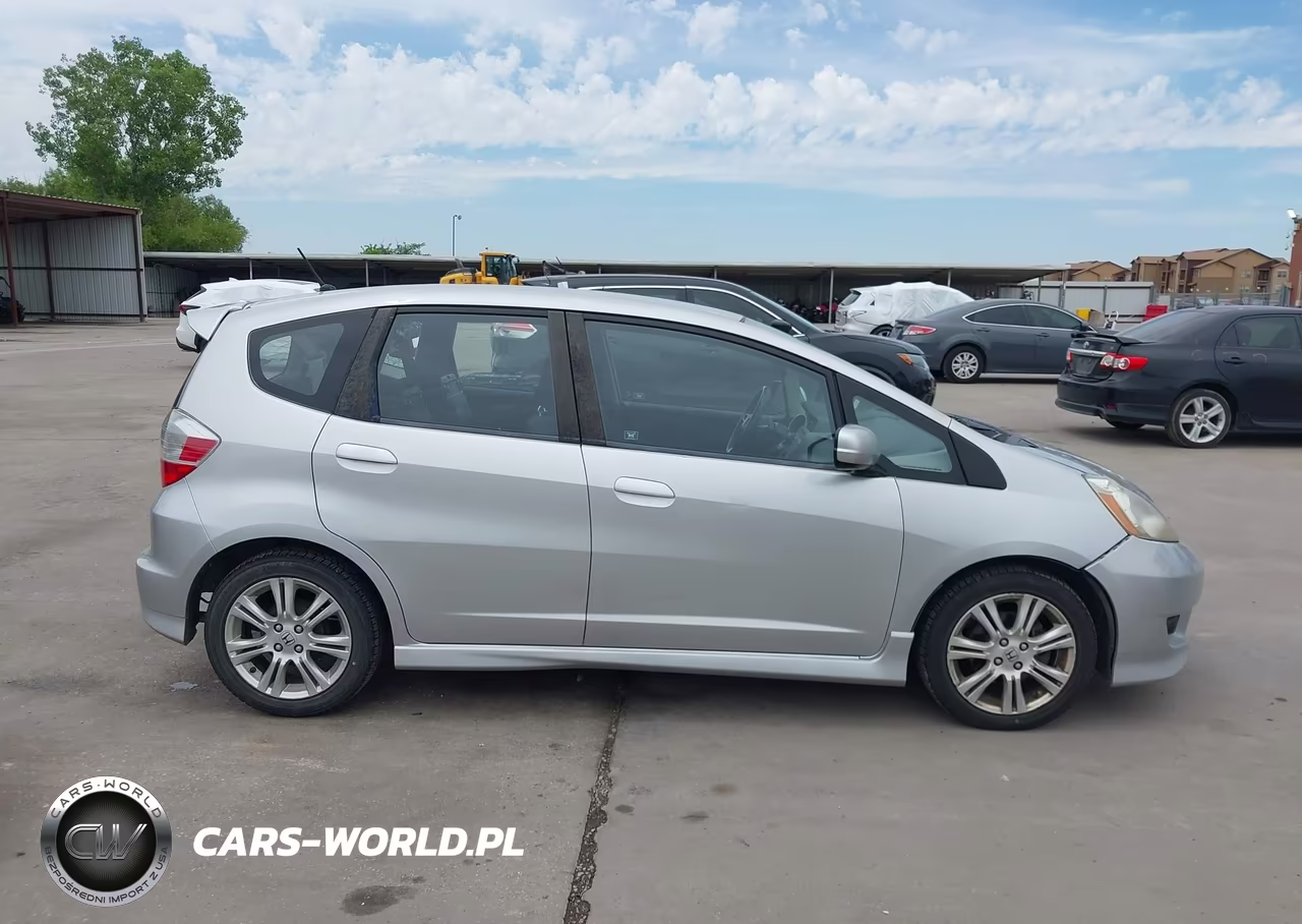 2011 Honda Fit Sport VIN:JHMGE8H59BC017264 - 13