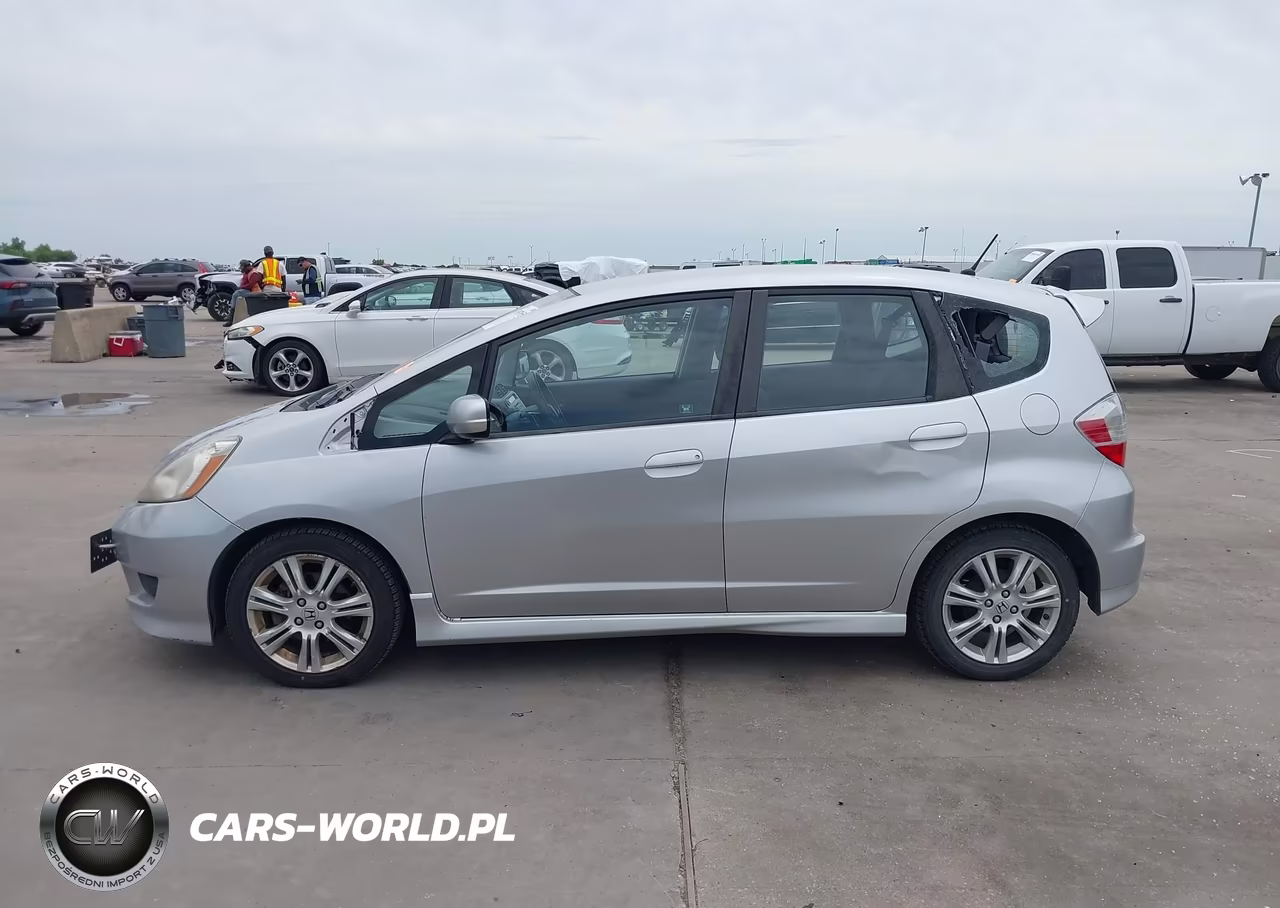 2011 Honda Fit Sport VIN:JHMGE8H59BC017264 - 14