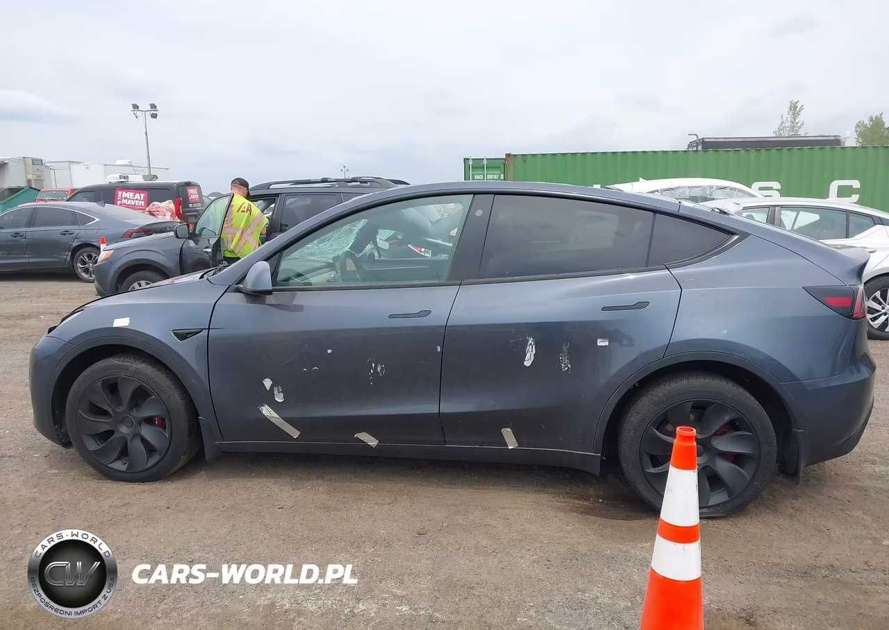 2023 Tesla Model Y Performance Dual Motor All-Wheel Drive VIN:7SAYGDEF0PA048984 - 13