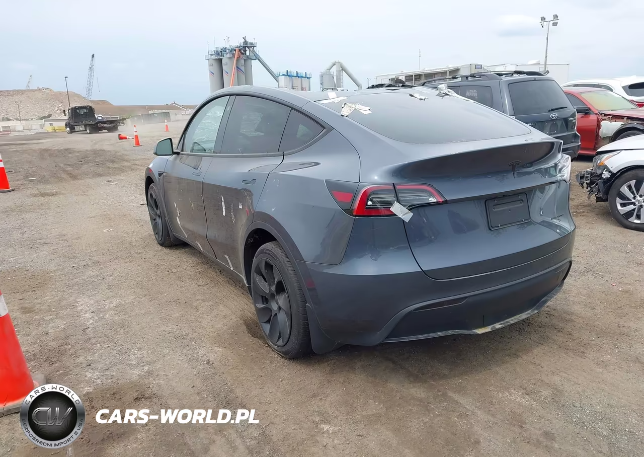 2023 Tesla Model Y Performance Dual Motor All-Wheel Drive VIN:7SAYGDEF0PA048984 - 3