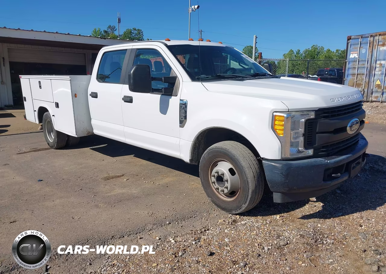 2017 Ford F-350 Chassis Xl