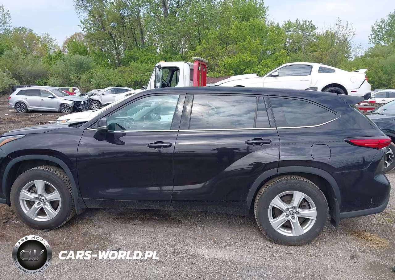 2021 Toyota Highlander Le VIN:5TDBZRBH2MS142052 - 14