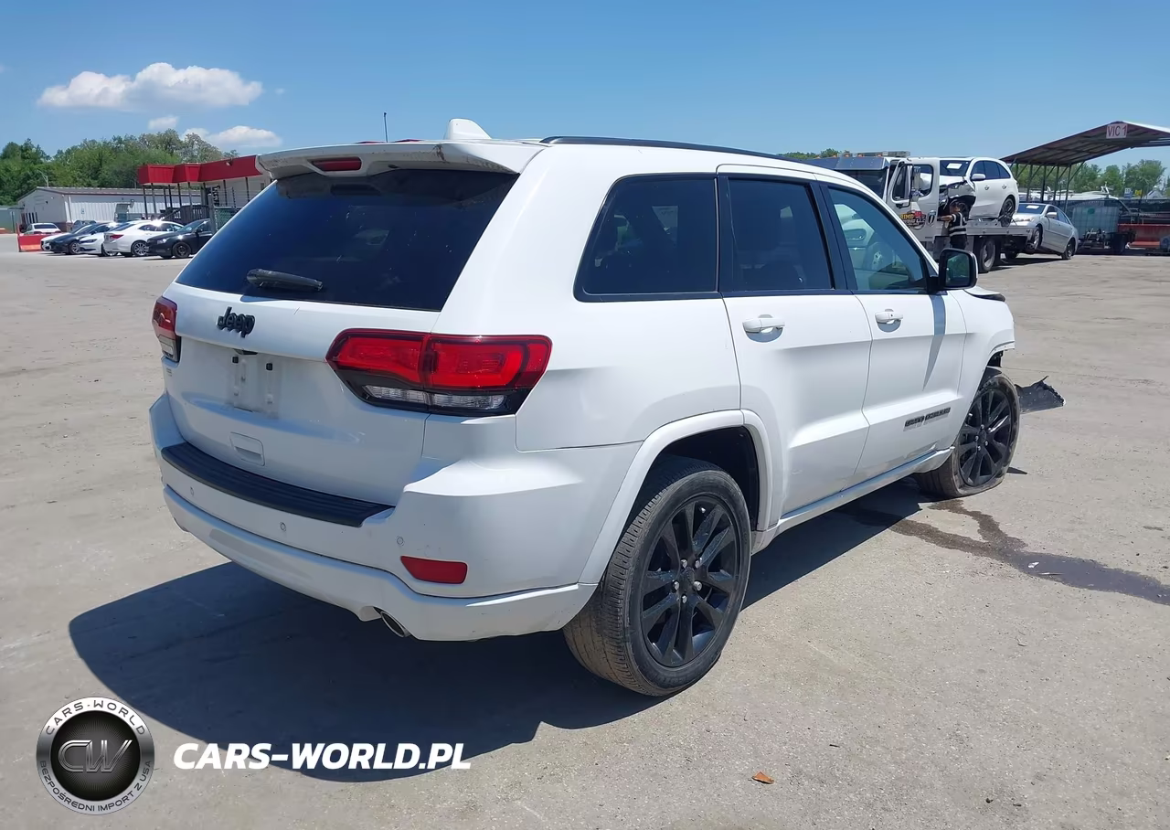 2018 Jeep Grand Cherokee Altitude 4X2 VIN:1C4RJEAG1JC512993 - 4