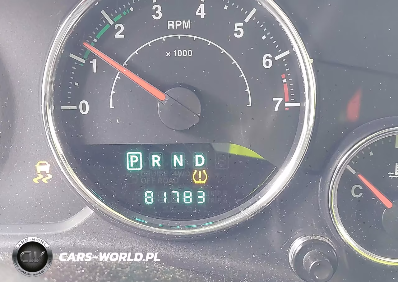 2013 Jeep Wrangler Unlimited Sahara VIN:1C4BJWEG8DL675114 - 16