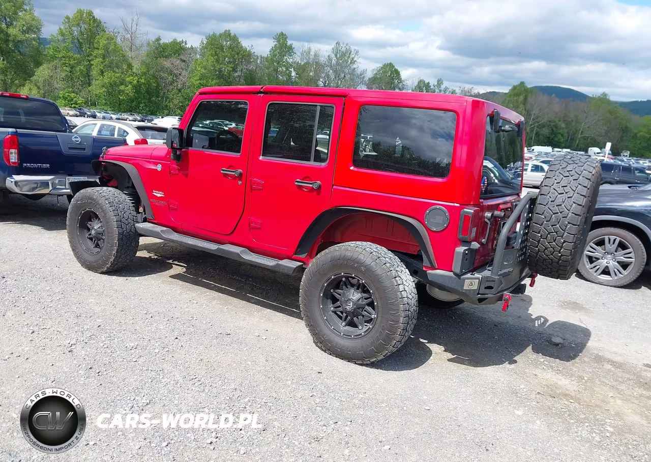 2013 Jeep Wrangler Unlimited Sahara VIN:1C4BJWEG8DL675114 - 3