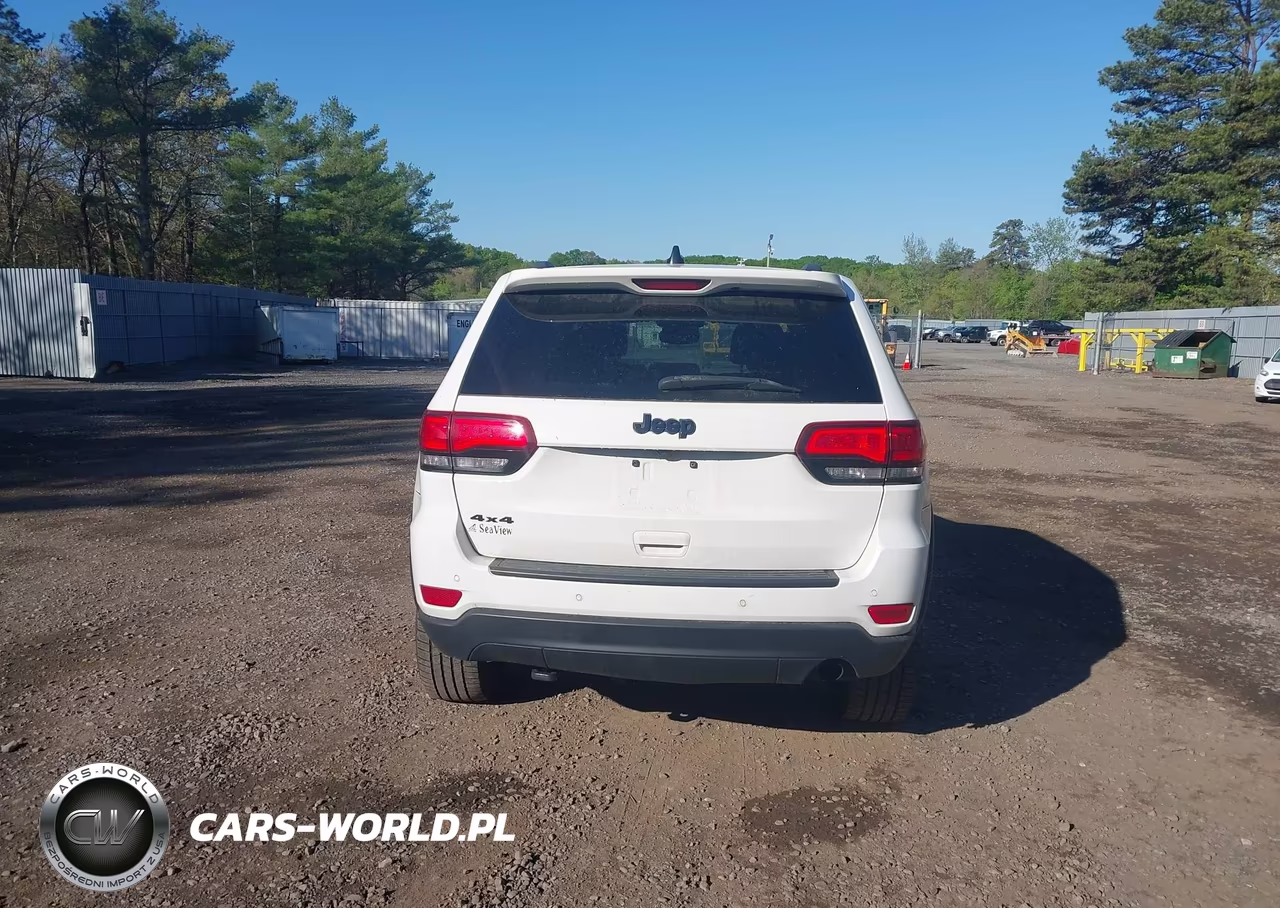 2018 Jeep Grand Cherokee Upland 4X4 VIN:1C4RJFAG1JC465552 - 16