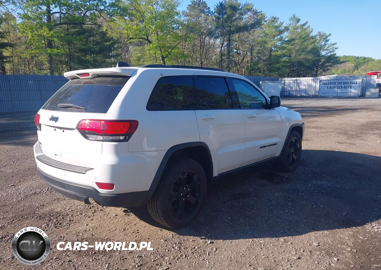 2018 Jeep Grand Cherokee Upland 4X4 VIN:1C4RJFAG1JC465552 - 4