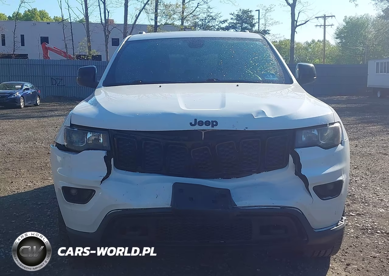 2018 Jeep Grand Cherokee Upland 4X4 VIN:1C4RJFAG1JC465552 - 6