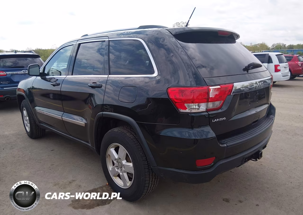 2013 Jeep Grand Cherokee Laredo VIN:1C4RJFAG3DC639707 - 3