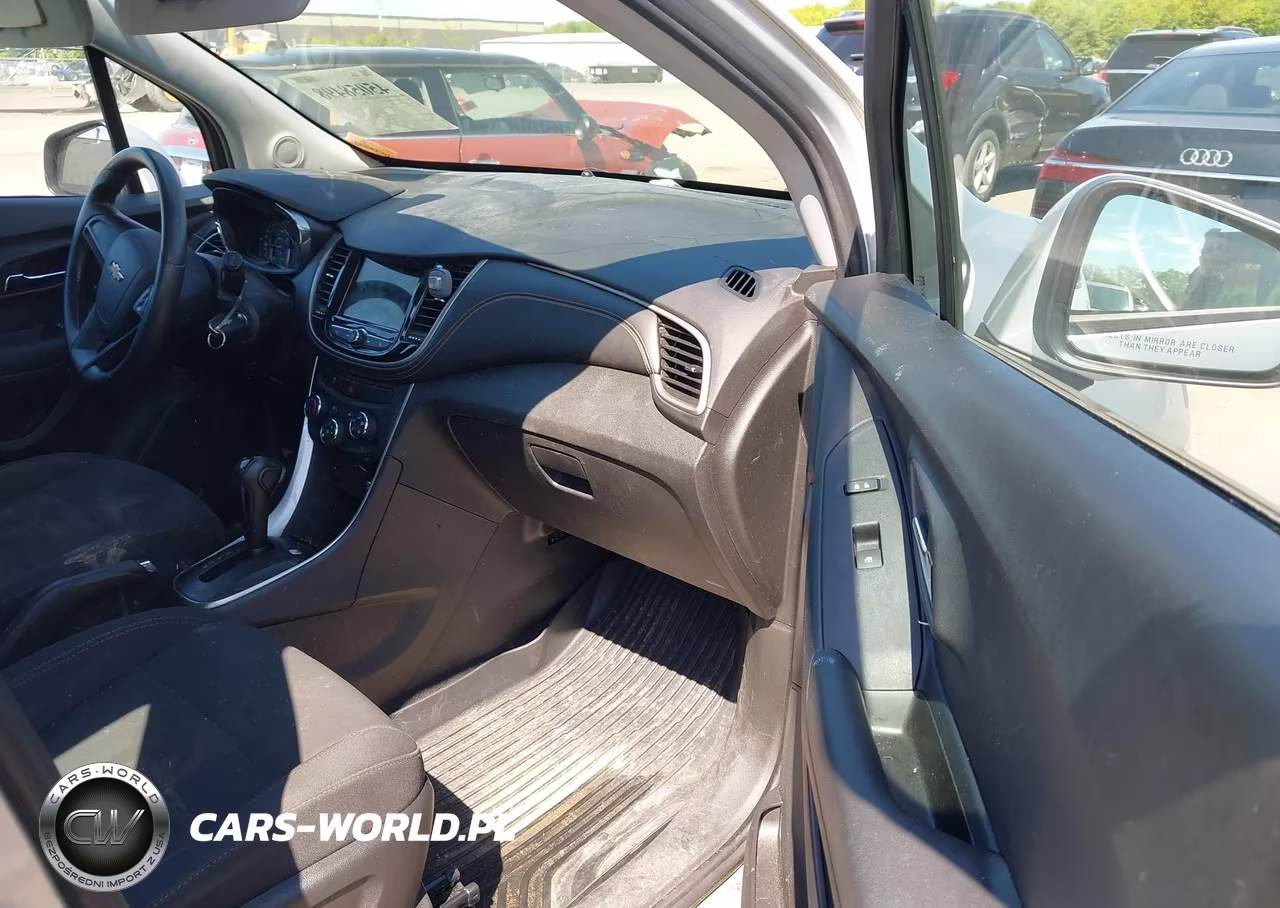 2019 Chevrolet Trax Ls VIN:3GNCJKSB5KL372399 - 5
