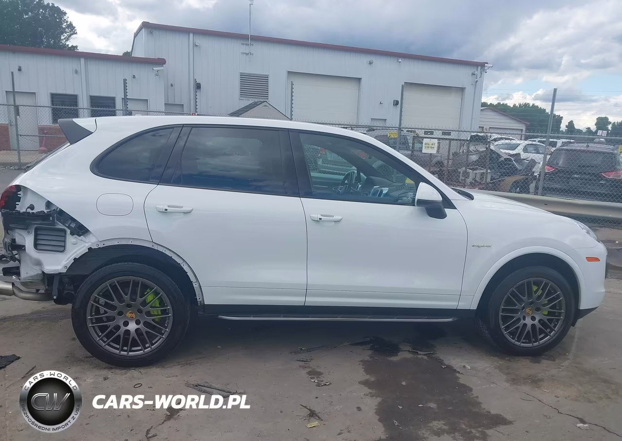 2018 Porsche Cayenne E-Hybrid S Platinum Edition VIN:WP1AE2A21JLA72227 - 14