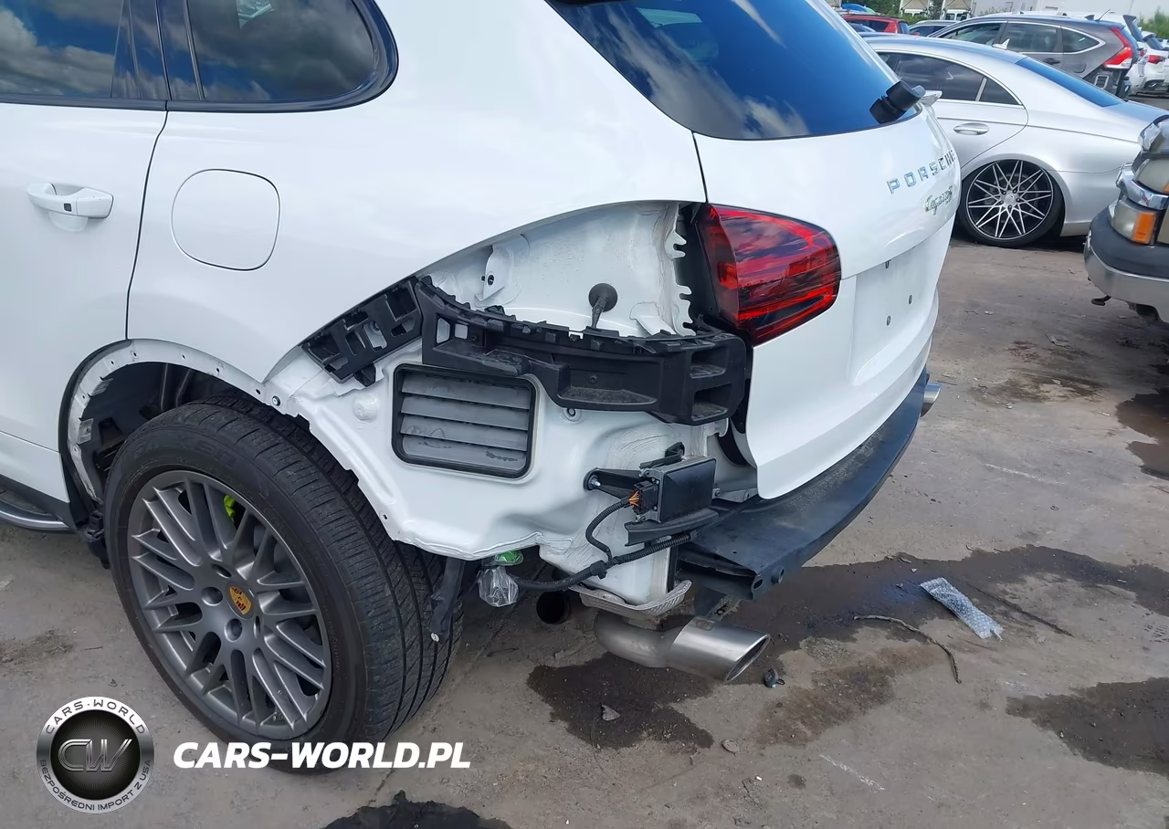 2018 Porsche Cayenne E-Hybrid S Platinum Edition VIN:WP1AE2A21JLA72227 - 18