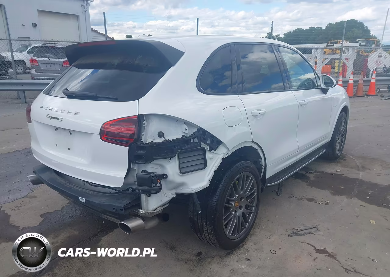 2018 Porsche Cayenne E-Hybrid S Platinum Edition VIN:WP1AE2A21JLA72227 - 4