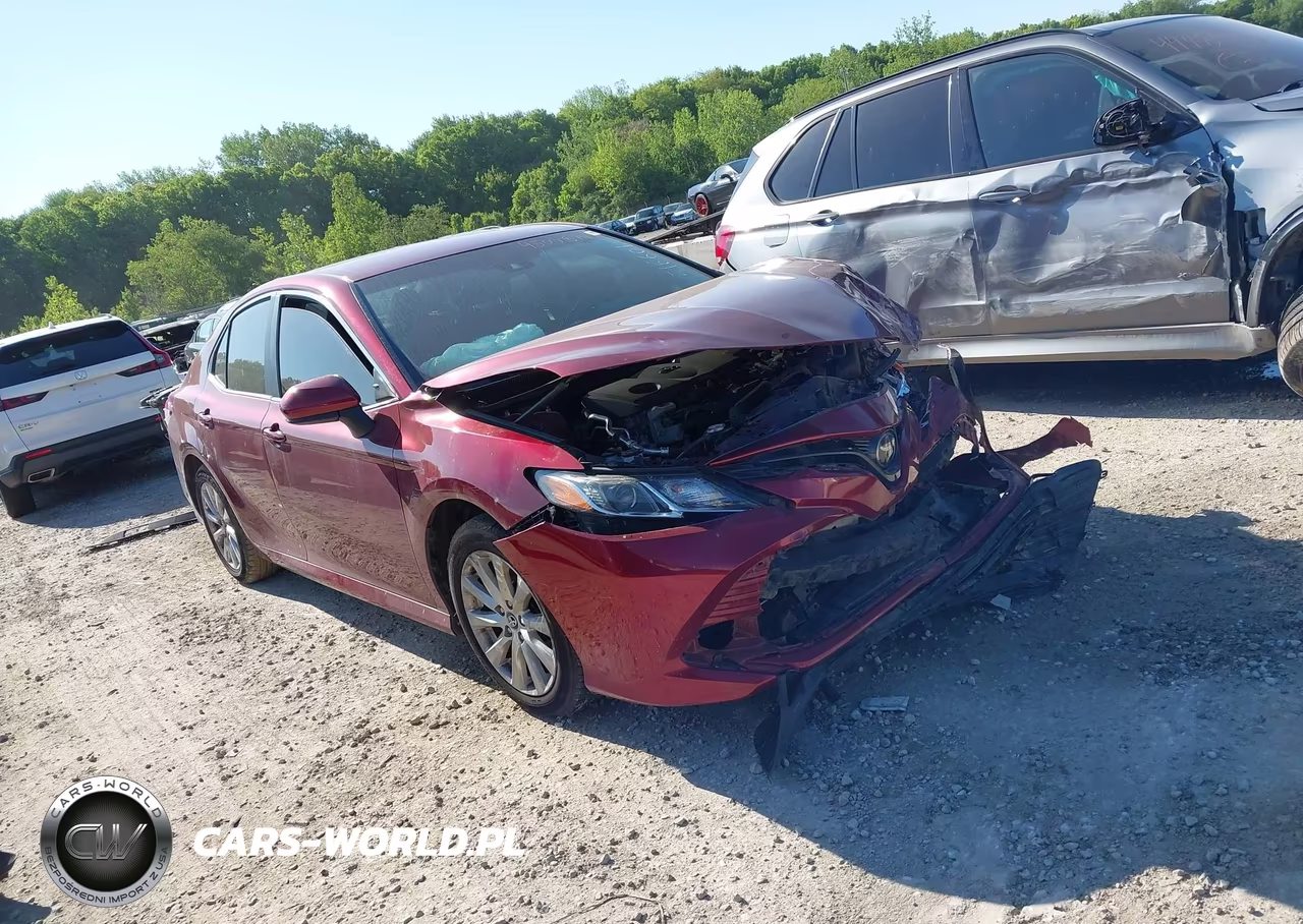 2018 Toyota Camry Le – zdjęcie 1 z 17