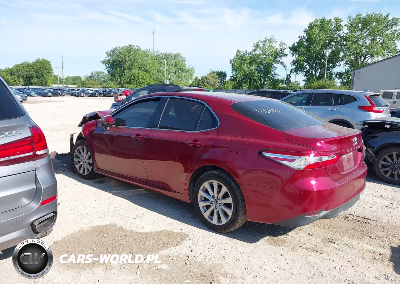 2018 Toyota Camry Le VIN:4T1B11HK8JU516601 - 3
