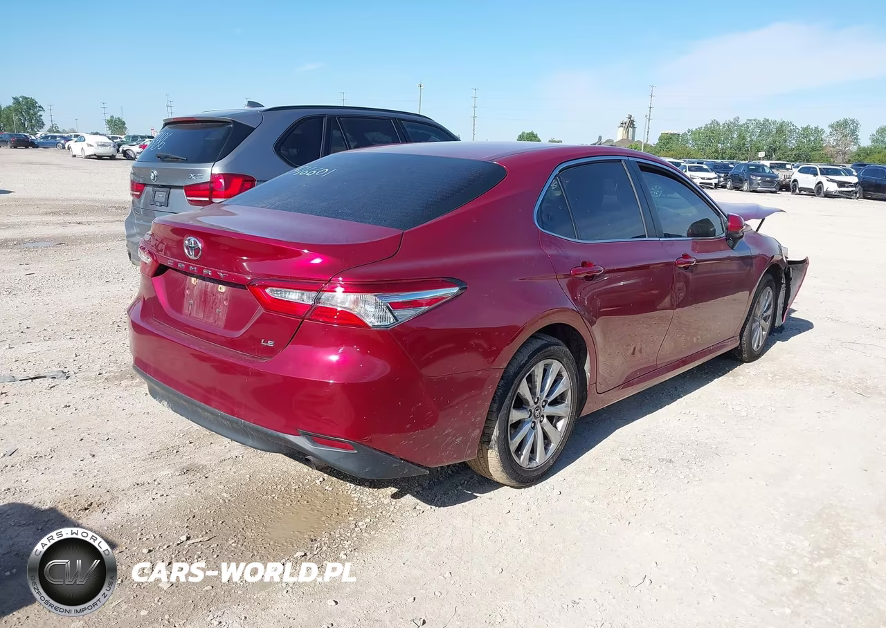 2018 Toyota Camry Le VIN:4T1B11HK8JU516601 - 4