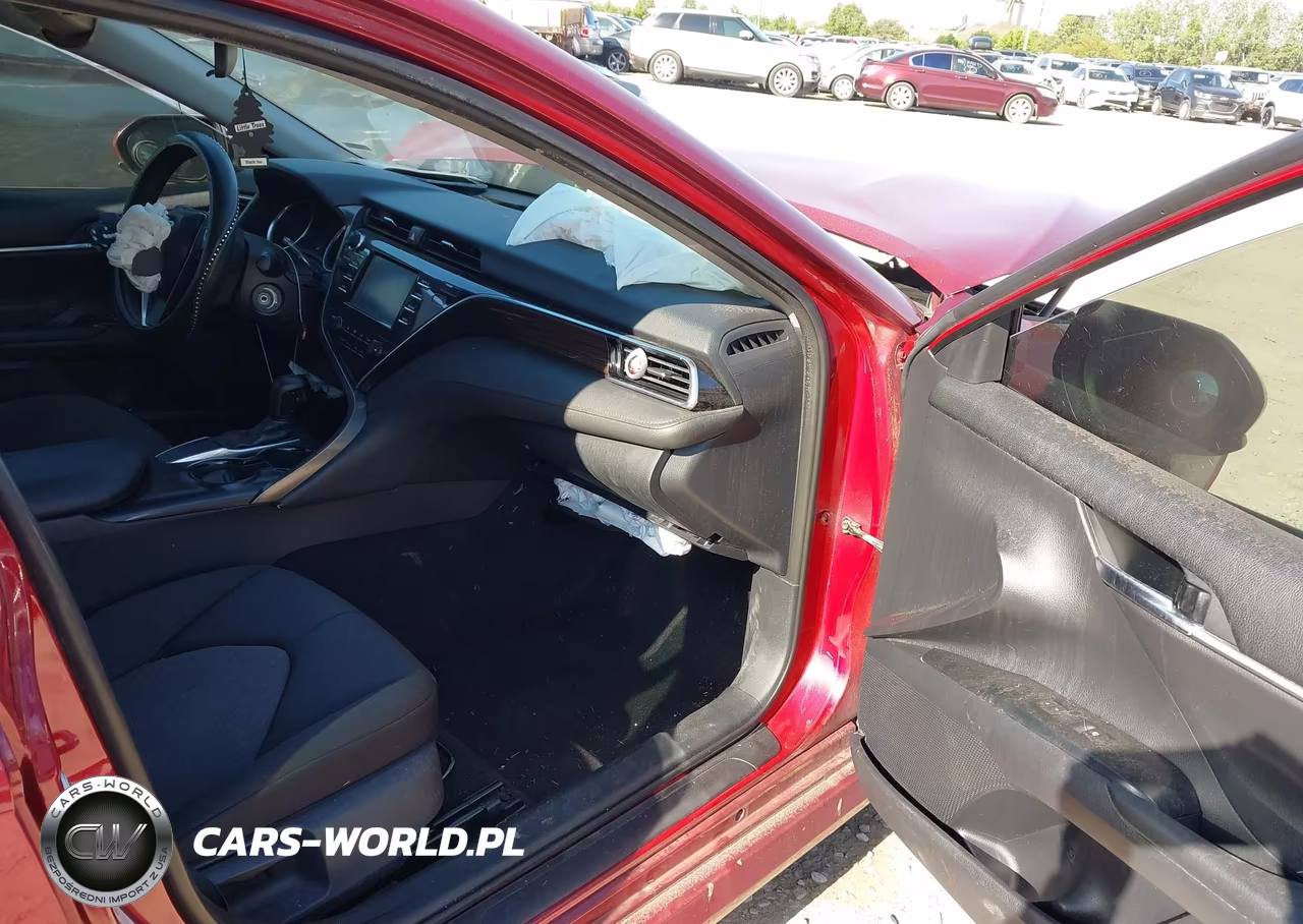 2018 Toyota Camry Le VIN:4T1B11HK8JU516601 - 5