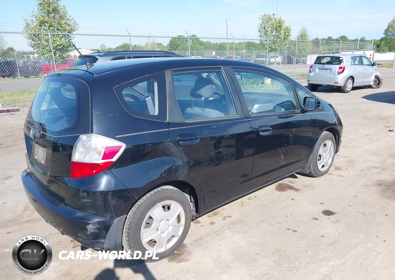 2013 Honda Fit VIN:JHMGE8H35DC079424 - 4
