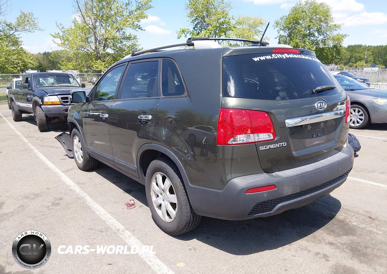 2011 Kia Sorento Lx VIN:5XYKT3A18BG172217 - 3